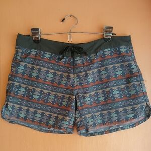 Womens Patagonia Wavefarer Boardshorts size 6